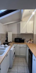 1 bedroom in a house share to rent - Photo 3