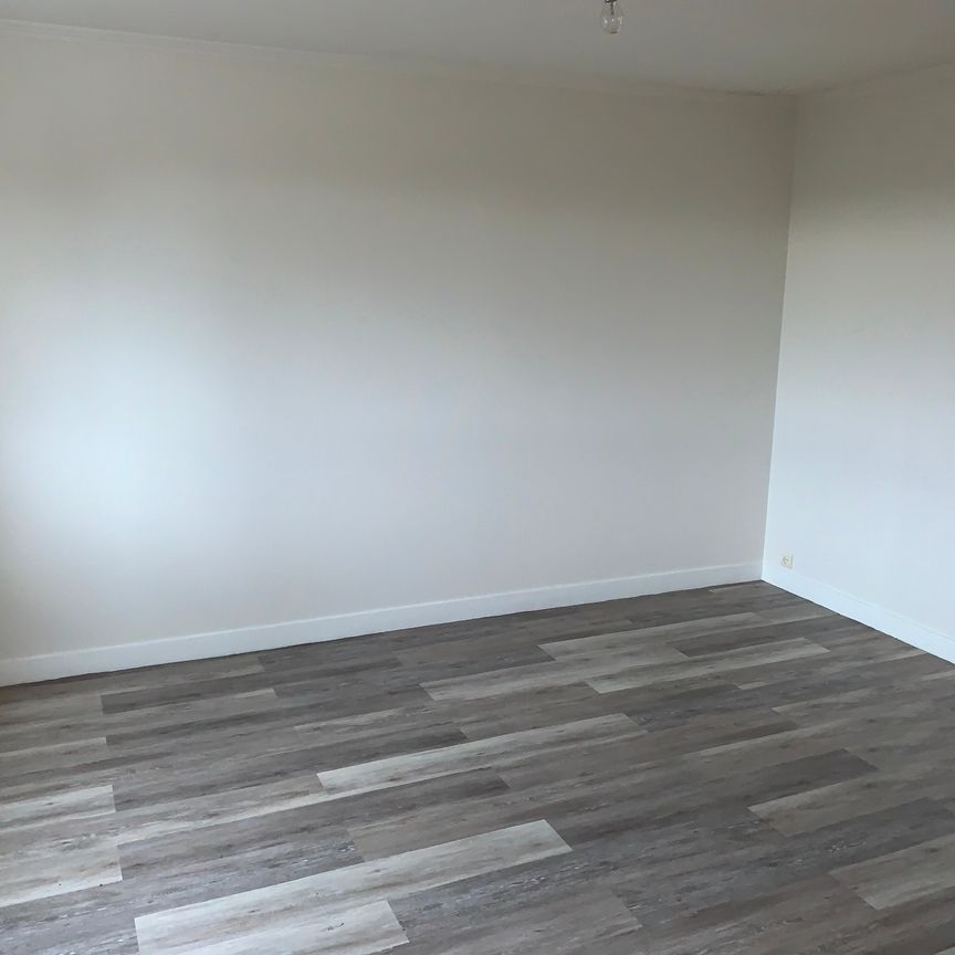 F1 de 32 m² VERSON - Photo 1