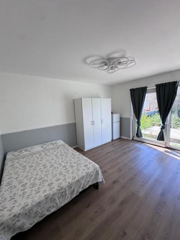 1 bedroom in a flat share to rent - Photo 4