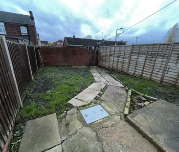 3 bedroom terraced house to rent - Photo 2