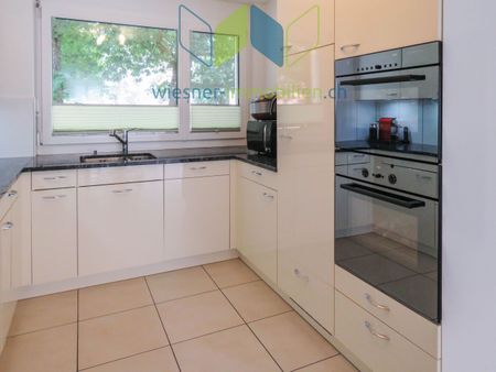 VERY LARGE 5½-ROOM HOUSE IN A CHILD-FRIENDLY LOCATION - Photo 2