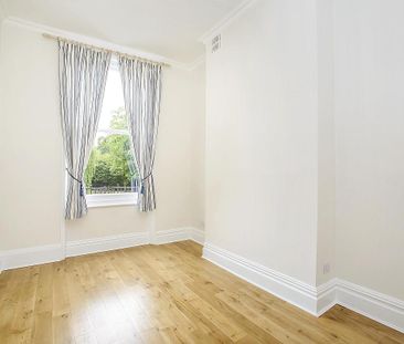 4 bedroom flat in Richmond - Photo 2