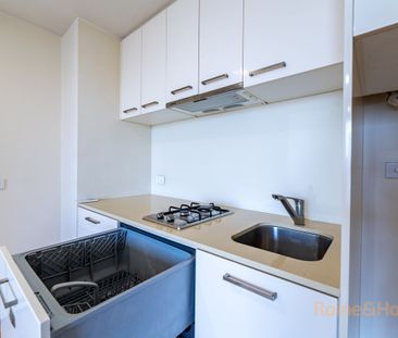 Cosmopolitan Studio with Stunning City Views - Photo 4