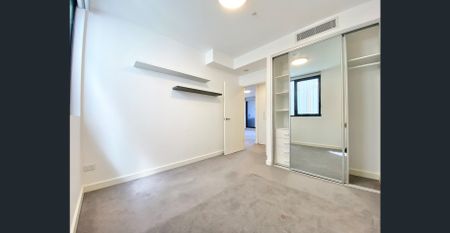 STUNNING, MODERN 8TH LEVEL APARTMENT - Photo 4