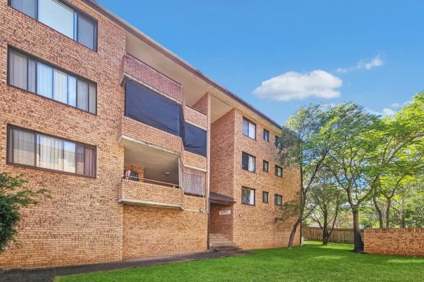 RENOVATED 2 BEDROOM UNIT WITH SPLIT AIR CONDITIONER - Photo 1