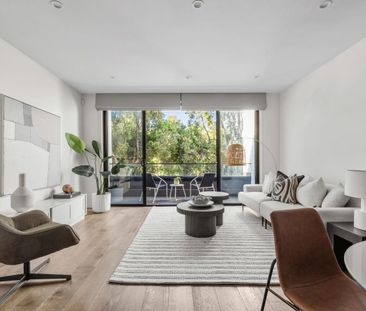 Stylish two level living in the heart of Essendon - Photo 4