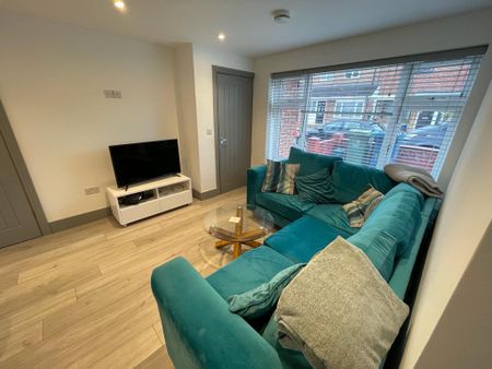 1 bedroom in a house share to rent - Photo 4
