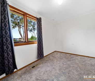 10 Cassia Crescent, Queanbeyan, NSW 2620 - Photo 2