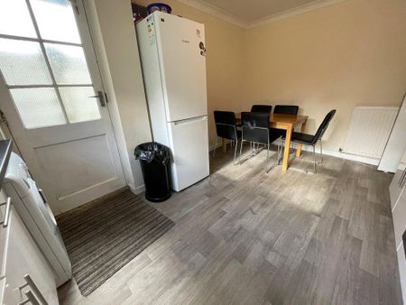 5 bedroom detached house to rent - Photo 3