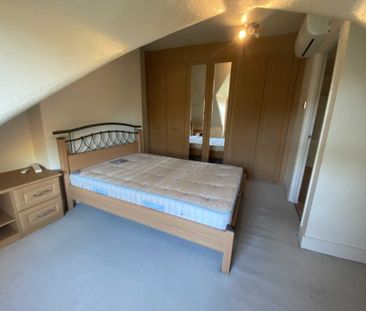 Price £1,700 pcm - Available 03/11/2026 - Part Furnished - Photo 2