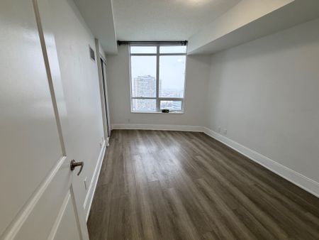 For Lease - 330 Burnhamthorpe Road Unit# 1701, Mississauga, Ontario - Photo 3