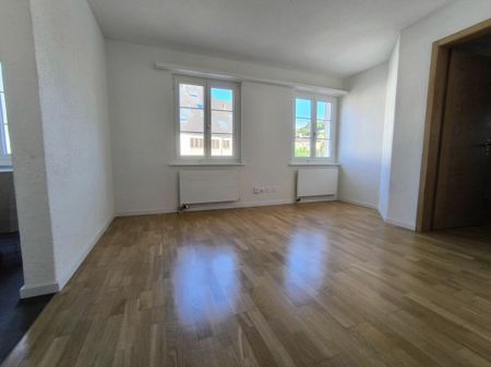 Eine Monatsmiete geschenkt - Attraktive 4.5-Zimmer Maisonettewohnung im Dorfkern von Oberuzwil - Photo 3