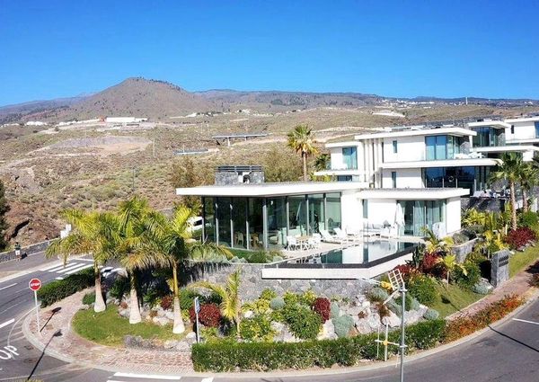 Luxury Villa for rent in Guía de Isora, Spain