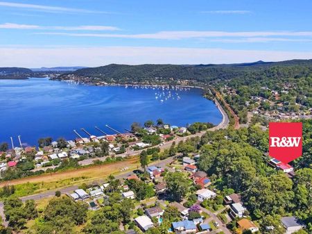 FAMILY HOME WITH STUDIO & WATERVIEWS! - Photo 4