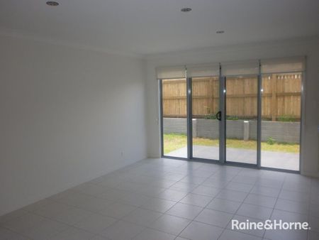 9 OYSTER CATCHER RD, Kirkwood, QLD 4680 - Photo 2