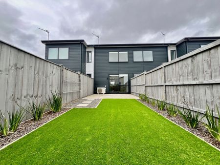 Charming Double Story Townhouse in Papakura: Ideal Rental Opportunity! - Photo 4