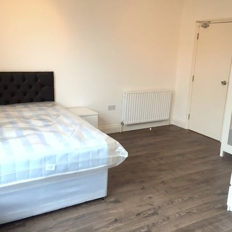 Room in a Shared House, Burrage Place, SE18 - Photo 1