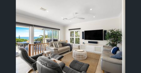 Watch the sun rise over Sunrise... - Photo 4