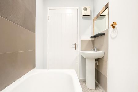 En-Suite Room To Let - HP11 - Photo 5