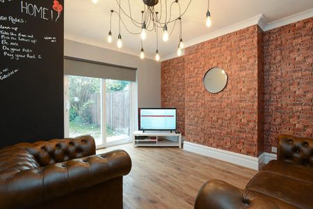 5 Bed Semi-Detached House, City Road, NG7 - Photo 2