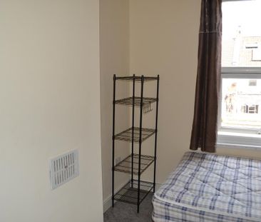 4 bedroom terraced house to rent - Photo 5