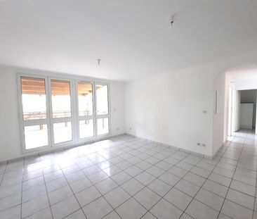 Location Appartement 3 pièces 53m² LA MONTAGNE 97417 - Photo 2