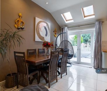 5 bedroom semi-detached house to rent - Photo 6