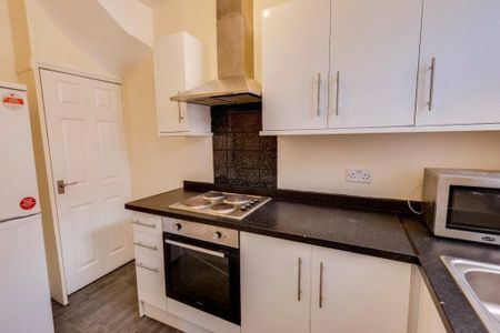 property to rent Aviary Place, Leeds, West Yorkshire, LS12 - Photo 4