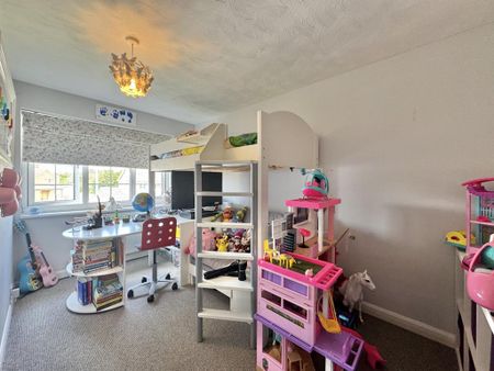 3 bedroom semi-detached house to rent - Photo 3