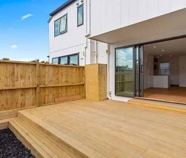 Modern 3BR Home in Papatoetoe - Photo 2