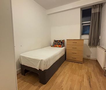 Room in a Shared House, Carmen Street, E14 - Photo 3