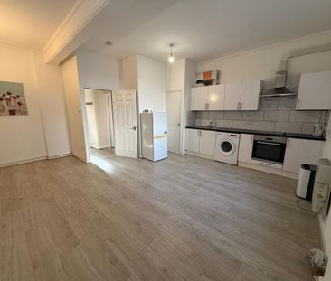 Hurst Grove, Bedford - Photo 1