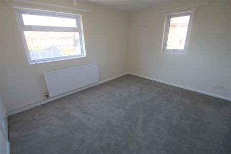 3 bedroom end of terrace house to rent - Photo 4