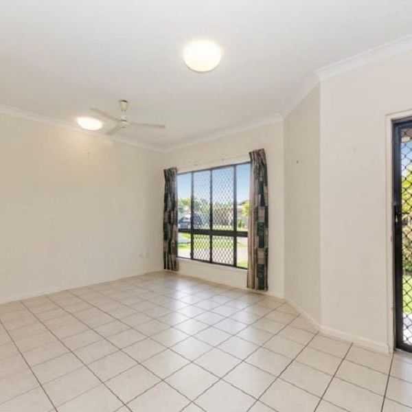 6 Bronte Court, Bushland Beach - Photo 1