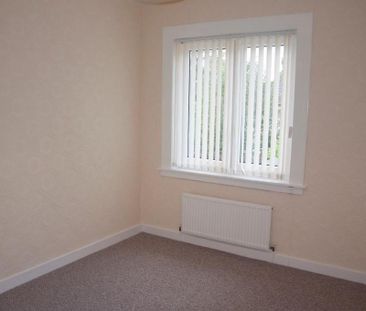 3 bedroom flat to rent - Photo 3