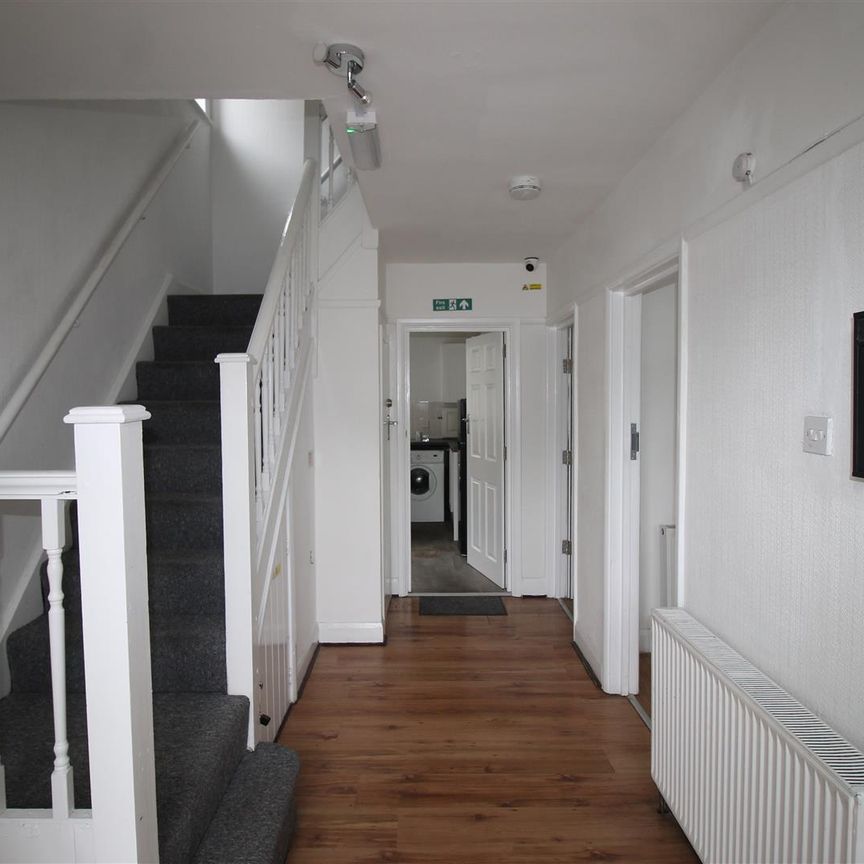 Desborough Avenue, High Wycombe - Photo 1