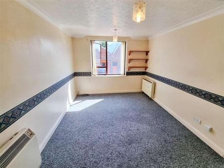 Hadleigh House, Rectory Road, Rushden, Northants, NN10 - Photo 2