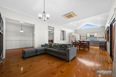 Expansive East Toowoomba Character Home on 2,124m2 Allotment! - Photo 4