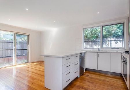 5/4 West Street, Nunawading - Photo 3