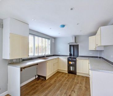 3 bedroom semi-detached house to rent - Photo 6