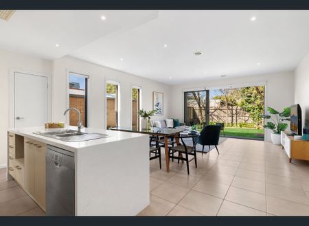 30b Gowrie Street, Bentleigh East VIC 3165 - Townhouse For Rent | Domain - Photo 3