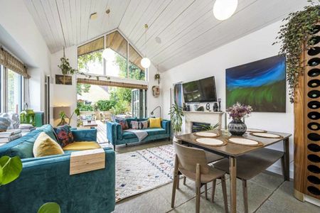 Riverfield Road, Staines Upon Thames, TW18 - Photo 2