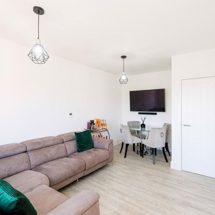 2 bedroom flat to rent - Photo 1