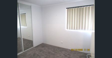 Lovely townhouse 3 bedroom 2 bathroom 3 toilets, split air conditioners, outdoor spa - Photo 3