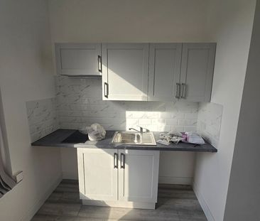 Studio Flat, Burlington Gardens, W3 - Photo 1