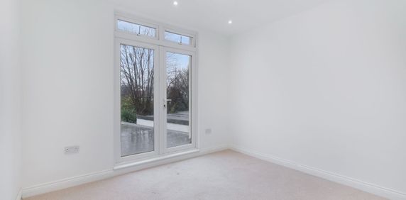 North Gardens, London - Photo 2