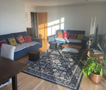 3 Bed Penthouse, Town Meadow, TW8 - Photo 3