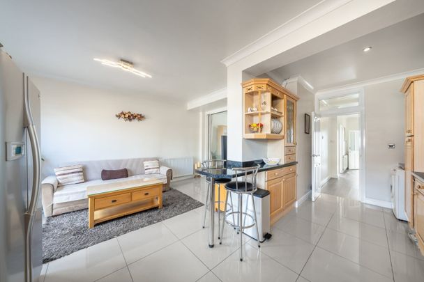 4 Bed Semi-Detached House, Ellerdine Road, TW3 - Photo 1