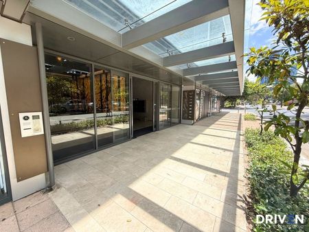 Chic 1-Bedroom Riverside Apartment! - Photo 2