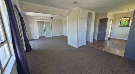 Tidy 1950’s Home - Photo 2